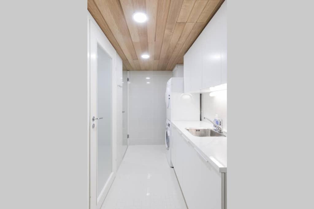 Sleek And Spacious 3 Bedroom Apartment In City Centre Helsinki Bagian luar foto