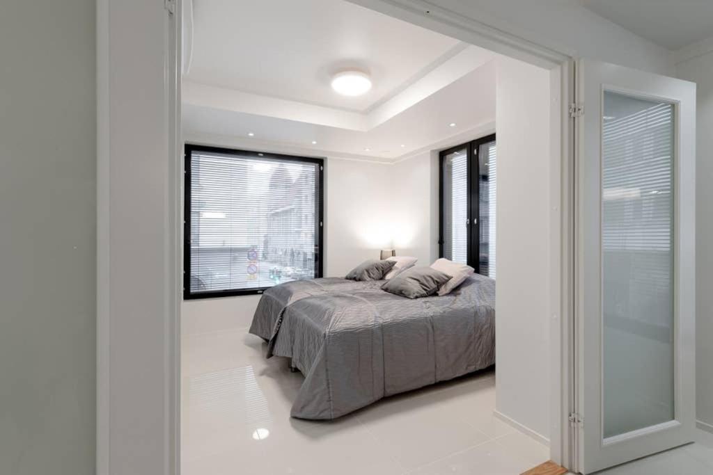 Sleek And Spacious 3 Bedroom Apartment In City Centre Helsinki Bagian luar foto