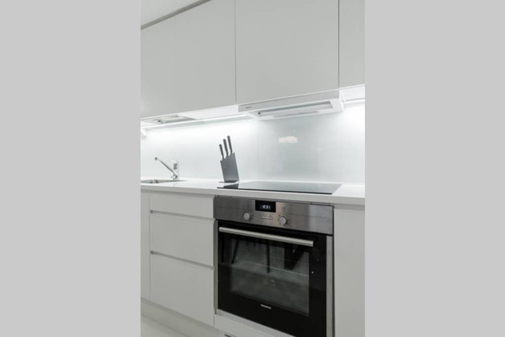 Sleek And Spacious 3 Bedroom Apartment In City Centre Helsinki Bagian luar foto