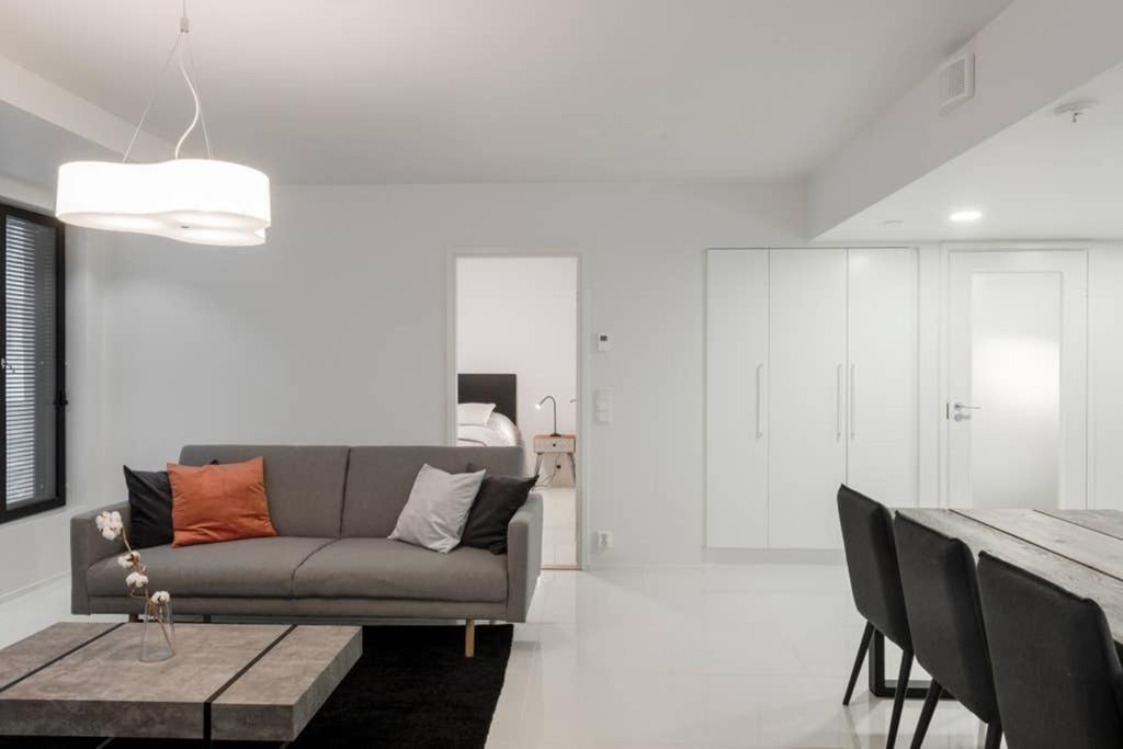 Sleek And Spacious 3 Bedroom Apartment In City Centre Helsinki Bagian luar foto